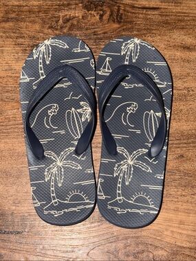 Children’s place Navy Palm-Logo Flip Flops size 5/6 big kids